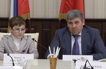Девятилетний Аббас провел день с мэром Дербента