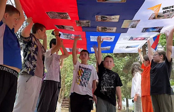 «Полотно СВОих защитников» торжественно раскрыли в детском оздоровительном лагере «Надежда»