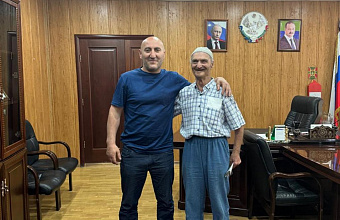 Глава Тляратинского района встретился с участником венгерских событий