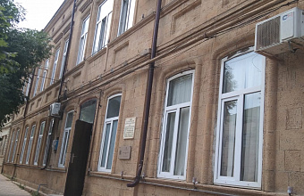 Единороссы проверили ход капремонта детской поликлиники в Дербенте