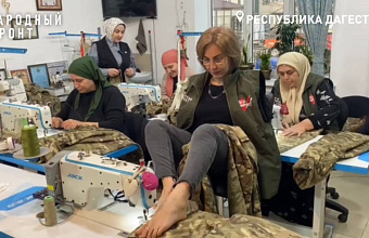 Двукратная чемпионка мира по паратхэквондо Сакинат Магомедова помогает бойцам на передовой