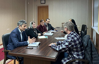 Соцработники Махачкалы обсудили внедрение СДУ за гражданами пожилого возраста и инвалидами