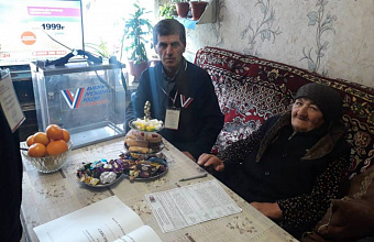 Мать генерал-лейтенанта Эседуллы Абачева проголосовала на выборах Президента РФ