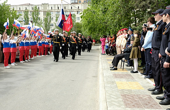 В Дагестане росгвардейцы поддержали акцию «Парад у дома ветерана»