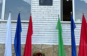 В махачкалинской школе №50 открыли мемориальную доску кавалеру ордена Мужества Супьяну Кукуеву