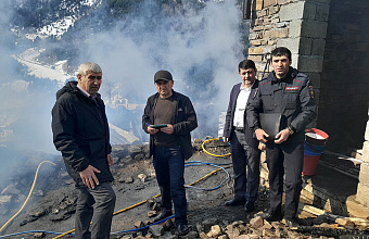 Руководство Цунтинского района побывало на месте пожара в селе Зехида