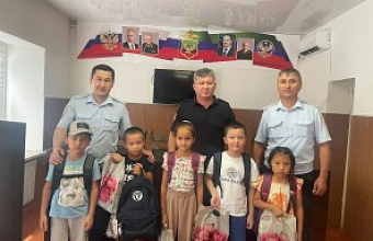 Порядка 50 детей в Ногайском районе получили помощь в рамках акции «Собери ребенка в школу»