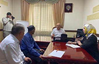 Шарип Шарипов рассмотрел обращения жителей Акушинского района