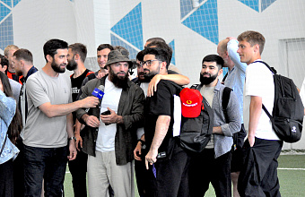 Минеев и Исмаилов провели «битву взглядов» перед футбольным поединком