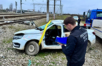 В Дагестане поезд столкнулся с автомобилем, пострадали два человека