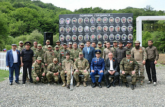 Мемориальную зону у стелы памяти участников СВО открыли в «Саду памяти» Казбековского района