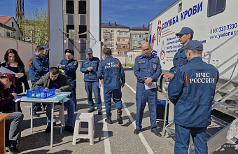 Личный состав Главного управления МЧС России по РД и МЧС Дагестана сдали кровь ко Дню донора