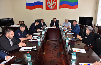 Заседание антитеррористической комиссии прошло в Акушинском районе