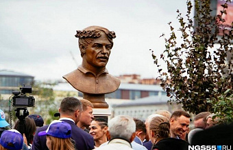 Дагестанскому борцу поставили бюст в Омске