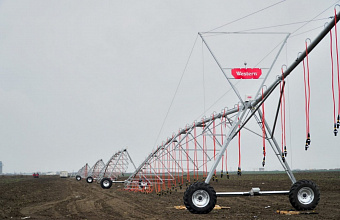 Дагестанское хозяйство планирует собрать рекордный урожай кормовых благодаря дождевальной машине