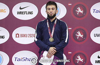 Борец Ибрагим Ибрагимов выиграл молодежный чемпионат мира