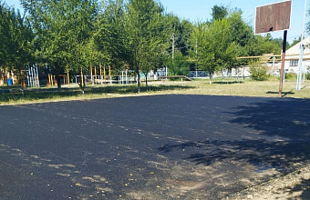 Баскетбольную площадку обновили в Тарумовском районе