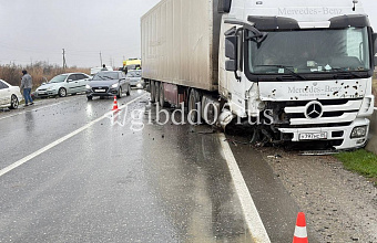 В Дагестане 44-летняя автоледи погибла в ДТП с грузовиком