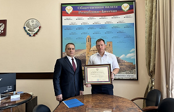 Члена Общественной палаты РД Руслана Лугового наградили Почетной грамотой Избиркома РД