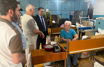 Абдурахман Махмудов побывал на предприятии «Анжи» Махачкалинского общества слепых