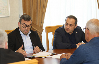 Врио министра труда РД выслушал обращения жителей Каякентского района