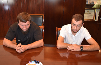 Глава Акушинского района провел рабочую встречу с участником СВО