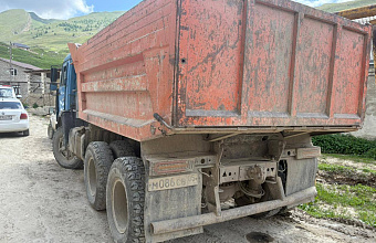 КамАЗ совершил наезд на 16-летнюю девушку в Дагестане