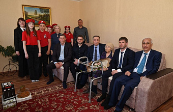 Василий Джамалов посетил в Саратовской области участницу ВОВ – уроженку Тарумовского района