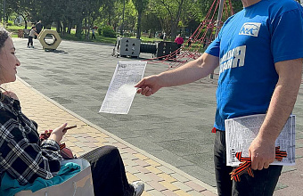 Молодогвардейцы Дагестана раздали георгиевские ленточки жителям республики