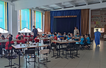 Висампаша Ханалиев проверил, как работает летний пришкольный лагерь в Хасавюрте