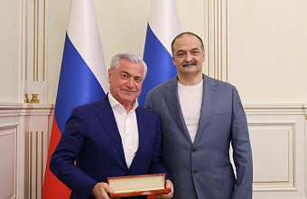 Сергей Меликов поздравил заслуженного тренера России Омара Муртузалиева с юбилеем